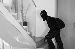 Przycisk Panika zapalający wszystkie światła