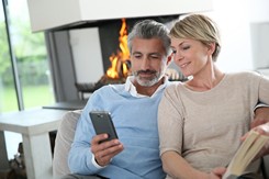 Zadowolony klient odbiera klucze